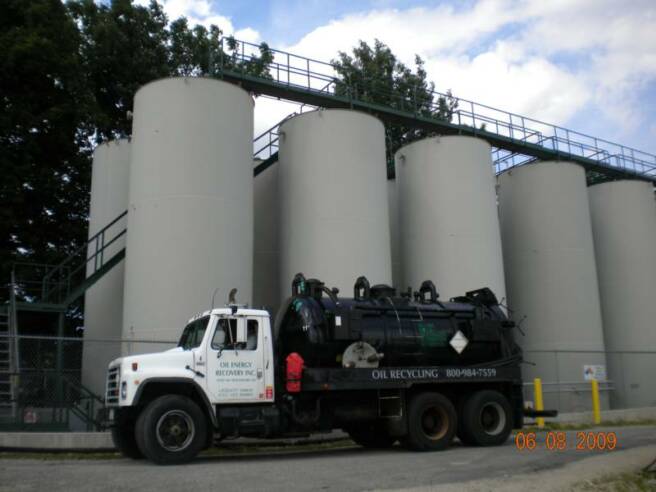 3,250 gallon capacity vacuum truck